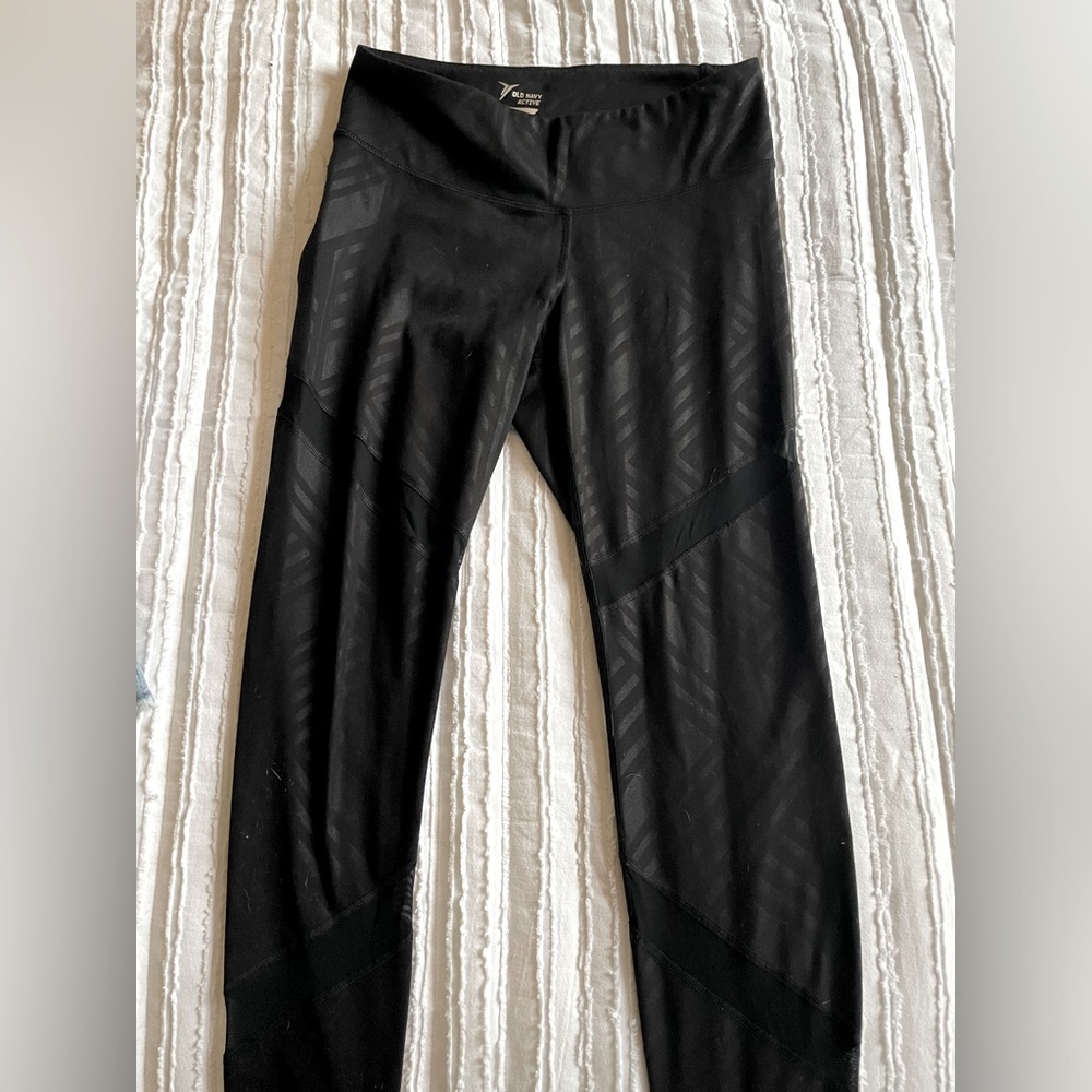 Black printed leggings.